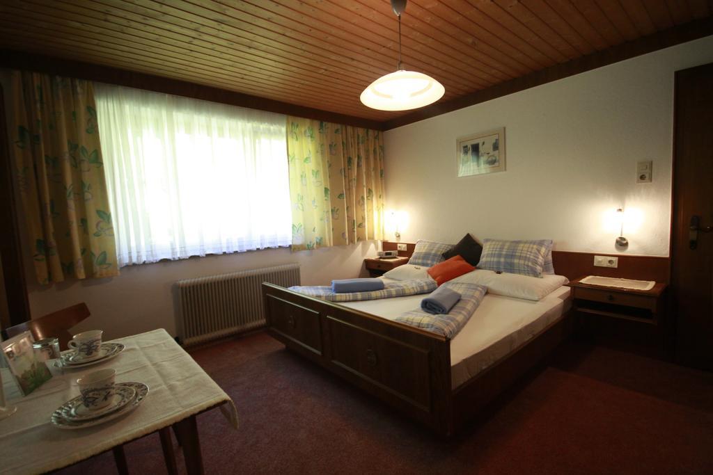 Privatzimmer Kammerlander Neukirchen am Grossvenediger Room photo