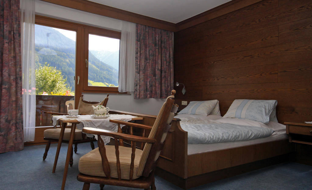 Privatzimmer Kammerlander Neukirchen am Grossvenediger Room photo